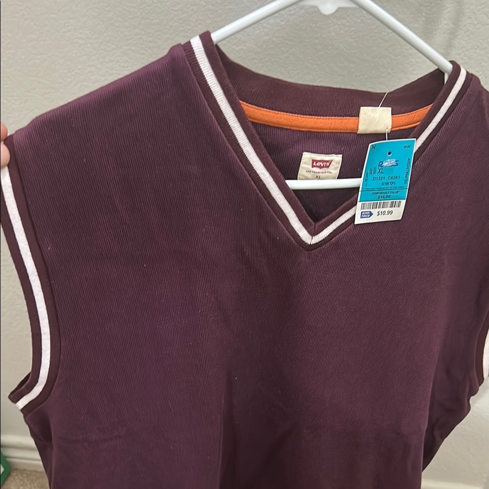 Levi's V-Neck Sleeveless Top in Deep Purple